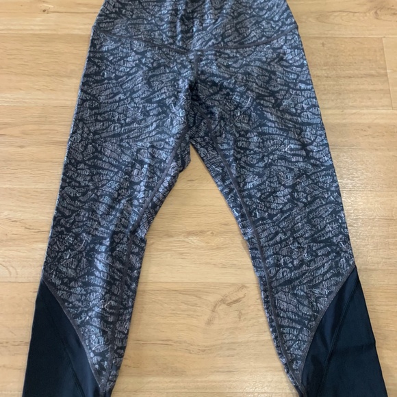 Lululemon Wunder Under Scalloped Hem high Rise crop 23' Size 10 - Picture 5 of 8